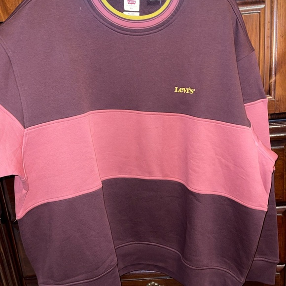 Levis Crew - Picture 3 of 5